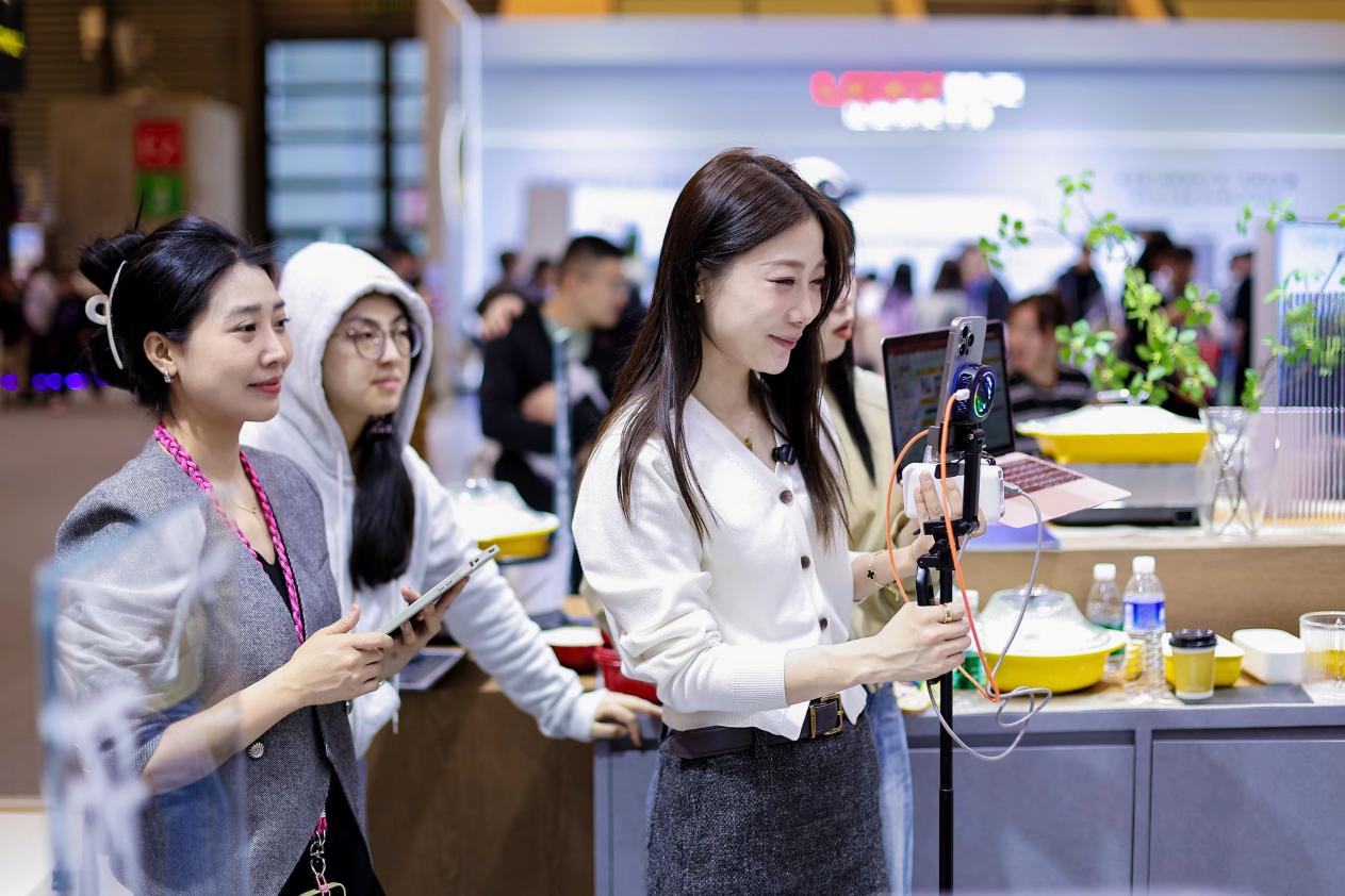 “邪修”出圈，装备升级：AWE2026厨房小家电定义厨房消费新范式