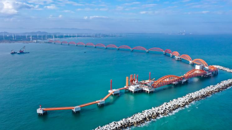 中国石油南方炼化基地广东石化全项目投料试车成功