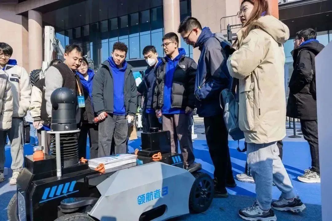 秀出煤科实力！掘进机+机器人亮相第七届“中国制造日”