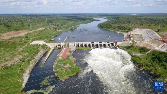 中企承建乌干达最大水电站发电并网
