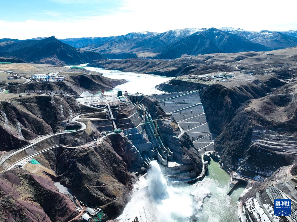 平均海拔3300米！黄河流域在建海拔最高、装机最大水电站首台机组并网发电
