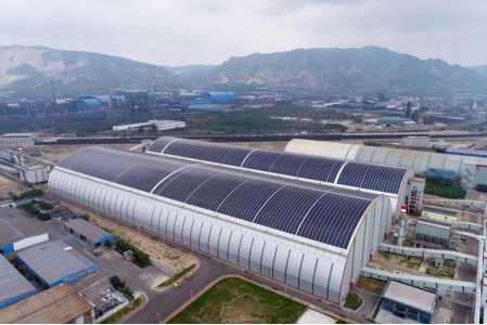 为钢厂戴上“蓝帽子” 建筑光伏助力钢铁行业低碳转型