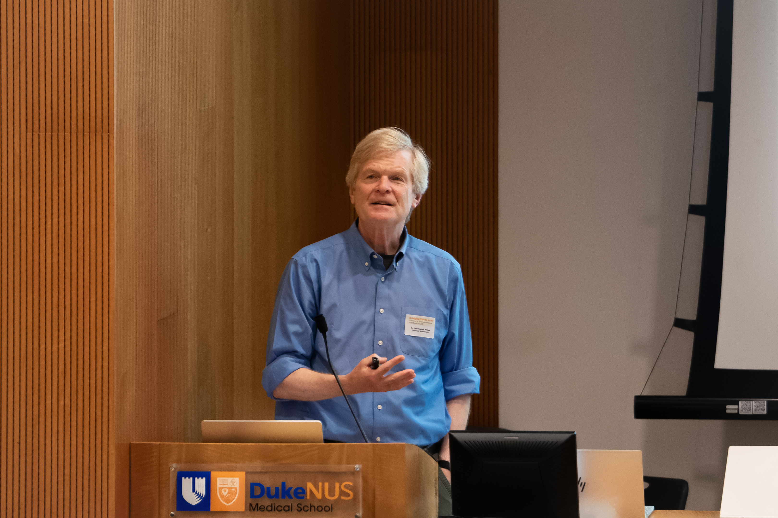 飞鹤携哈佛、耶鲁等顶尖专家齐聚新加坡 乳蛋白技术突破及全龄营养布局获全球关注